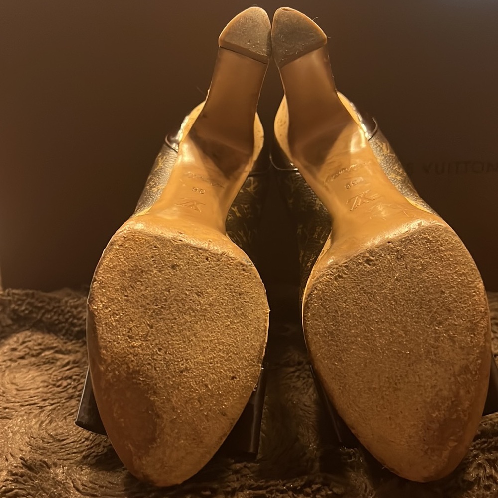 LOUIS VUITTON Rivoli Heels - Picture 9 of 15